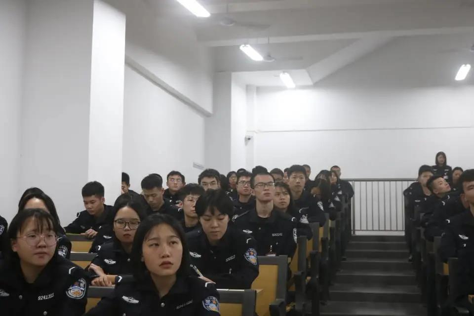 7b0f044a524a49f0bc7ef6e401f3ccb1.jpg