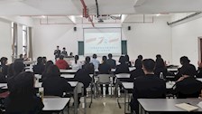 法学院本科专业第一届辩论赛开幕