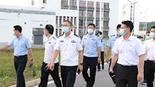 学校领导到法学院走访看望2022级新生