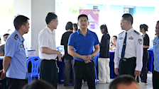 法学院举办2025届毕业生校园招聘会