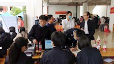 以心迎新，公共管理学院上下一心，做好新生接待工作