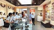 公共管理学院党总支开展“迎七一，重温入党誓词”党日活动