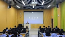 创新引领未来 创业成就人生——公共管理学院成功举办“大众创业，万众创新”论坛活动