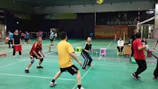 工会工作人员参加教职工气排球比赛