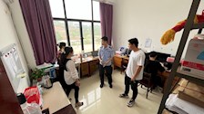 国有资产管理处工作人员到五合校区实地考察办公室配置情况