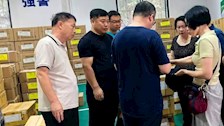 国资处协助后勤处开展2025级新生被装验收工作