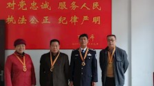 我处四名教师获颁从教满30年纪念章