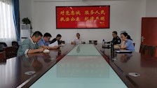 马克思主义学院理论学习中心组开展专题学习
