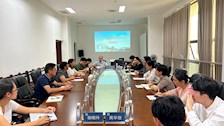 考察组到南宁学院图书馆交流学习
