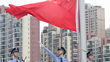 【迎评促建】| Best365唯一官方网站治安学院在仙葫校区田径场举行升国旗仪式