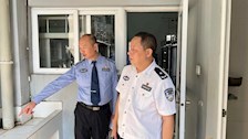 【迎评促建】｜Best365唯一官方网站治安学院对学生回归线下课宿舍内务整理情况进行检查