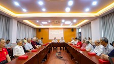 学校举行“光荣在党50年”纪念章首次颁发仪式